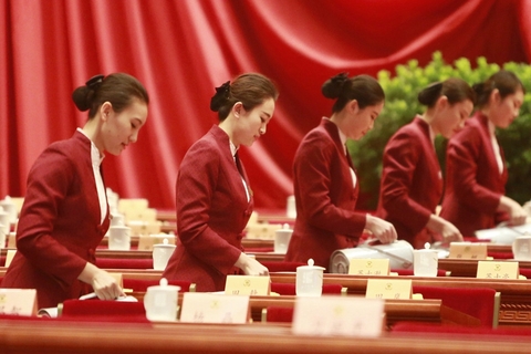 兩會服務人員的專業之美 于細節處見真章